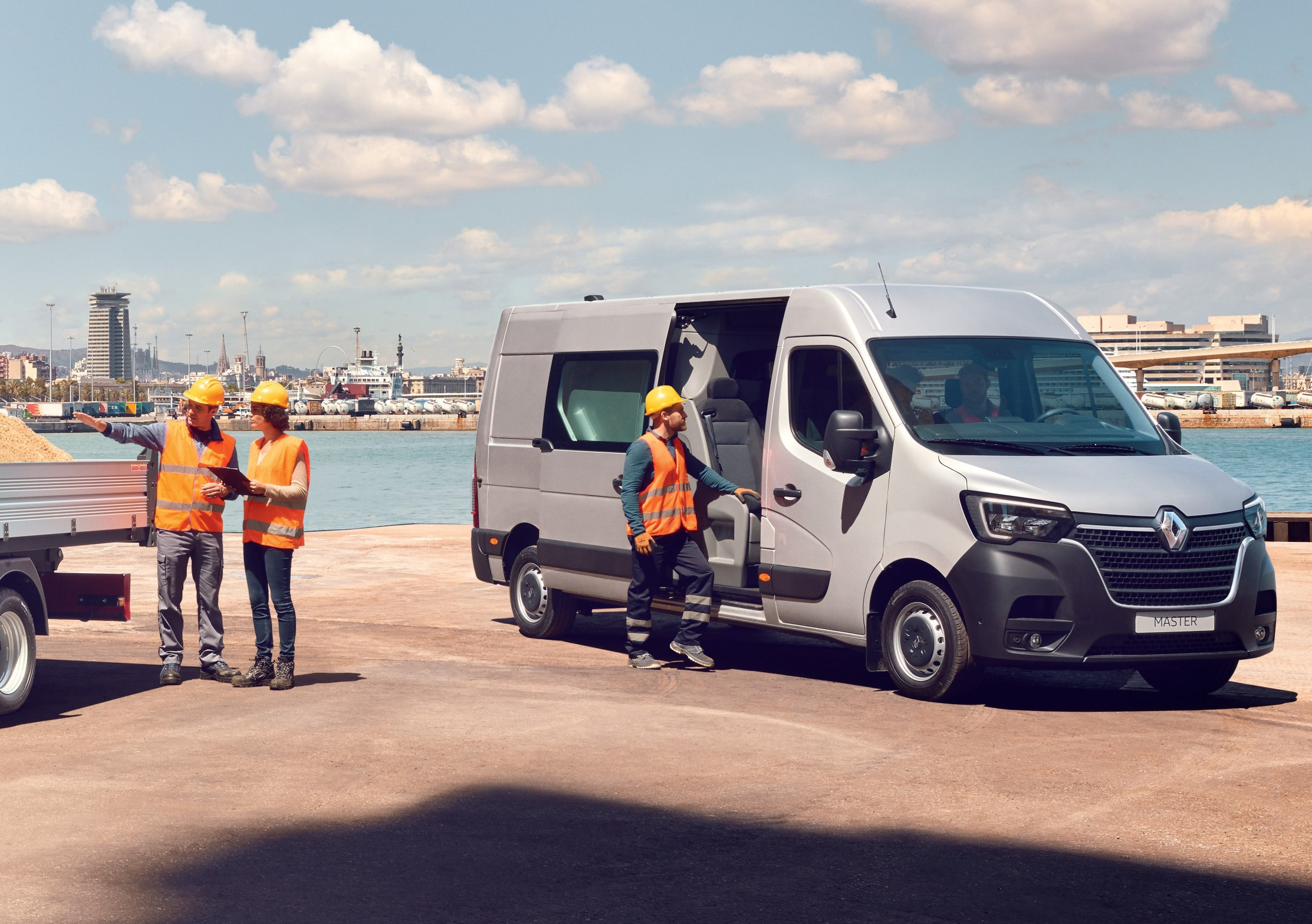 21227749_2019_-_new_renault_master.jpg